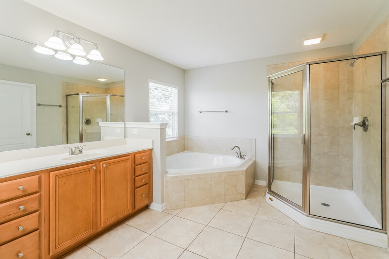 2,225/Mo, 711 Wooded Hamlet Ct Saint Augustine, FL 32084 Main Bathroom View