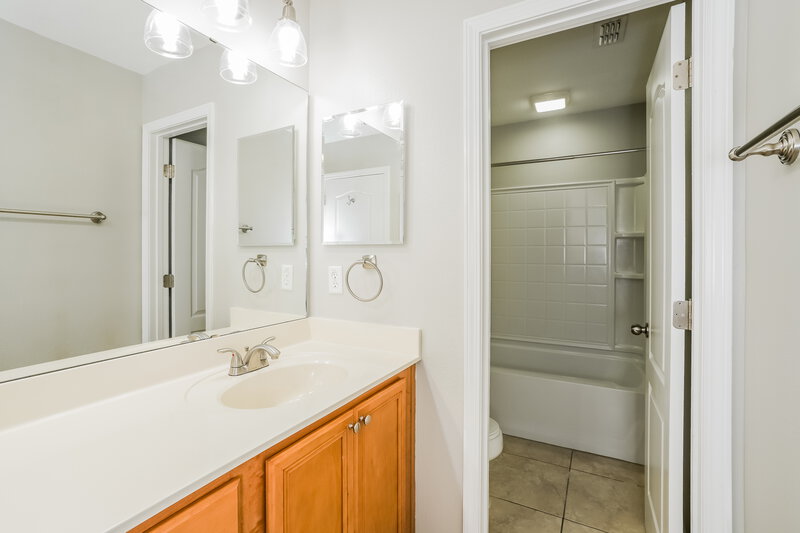 2,225/Mo, 711 Wooded Hamlet Ct Saint Augustine, FL 32084 Bathroom View 2