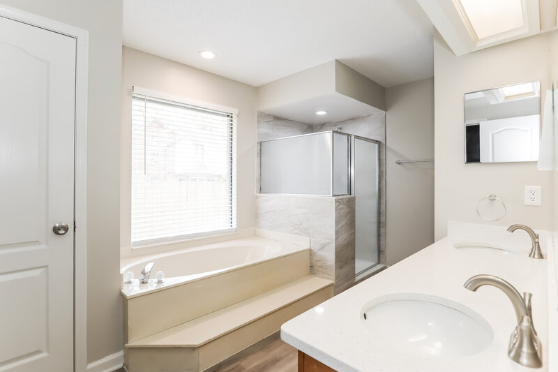 2,640/Mo, 3276 Totall Oaks Ct Jacksonville, FL 32223 Main Bathroom View