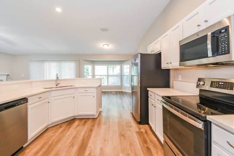 2,770/Mo, 14021 Summer Breeze Dr Jacksonville, FL 32218 Kitchen View 2