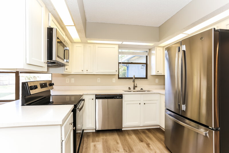 1,700/Mo, 8539 Echoridge Ct Jacksonville, FL 32244 Kitchen View