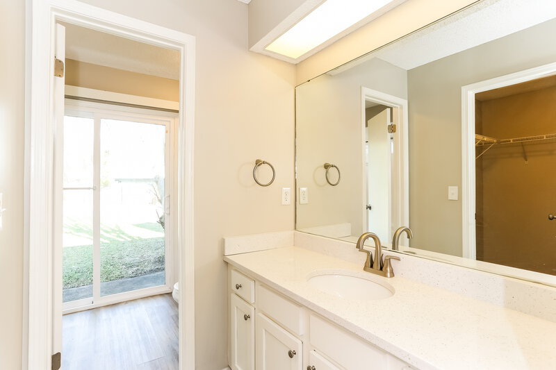 1,700/Mo, 8539 Echoridge Ct Jacksonville, FL 32244 Main Bathroom View