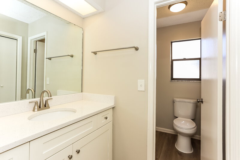 1,700/Mo, 8539 Echoridge Ct Jacksonville, FL 32244 Bathroom View