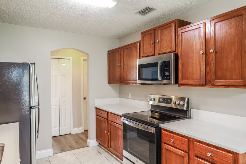 1,890/Mo, 2826 Affirmed Ct Green Cove Springs, FL 32043 Kitchen View