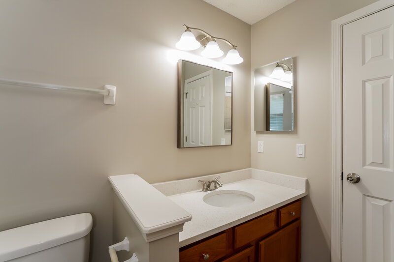 2,730/Mo, 2826 Affirmed Ct Green Cove Springs, FL 32043 Main Bathroom View