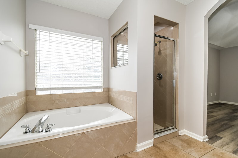 1,830/Mo, 2656 Creekfront Dr Green Cove Springs, FL 32043 Main Bathroom View 2
