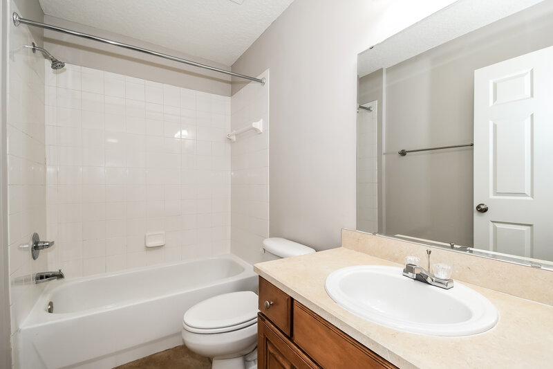 1,830/Mo, 2656 Creekfront Dr Green Cove Springs, FL 32043 Bathroom View