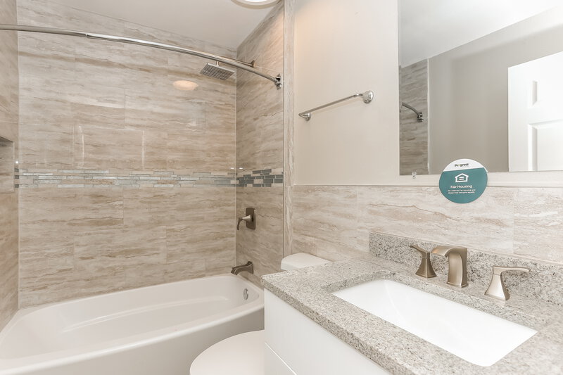 2,265/Mo, 2623 Cobblestone Forest Cir E Jacksonville, FL 32225 Bathroom View