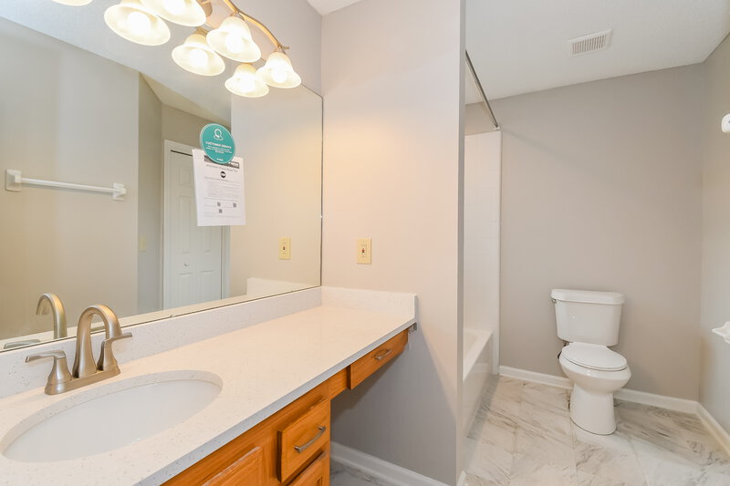 2,070/Mo, 9348 Cumberland Station Dr Jacksonville, FL 32257 Main Bathroom View
