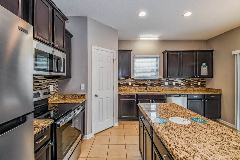 2,470/Mo, 211 Buck Run Way Saint Augustine, FL 32092 Kitchen View