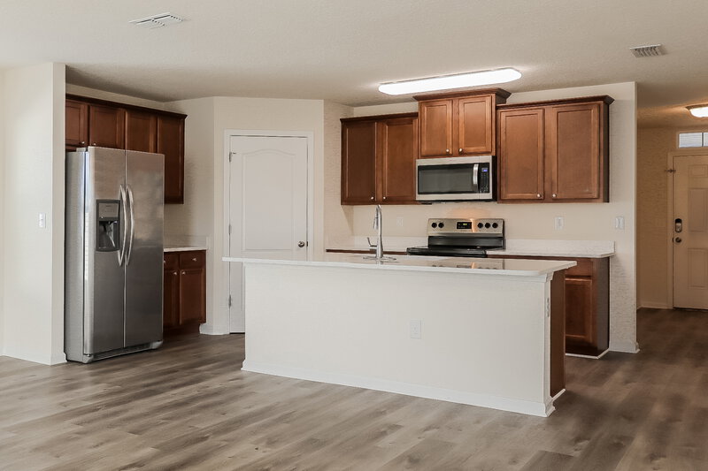 1,885/Mo, 2044 Pebble Point Dr Green Cove Springs, FL 32043 Kitchen View