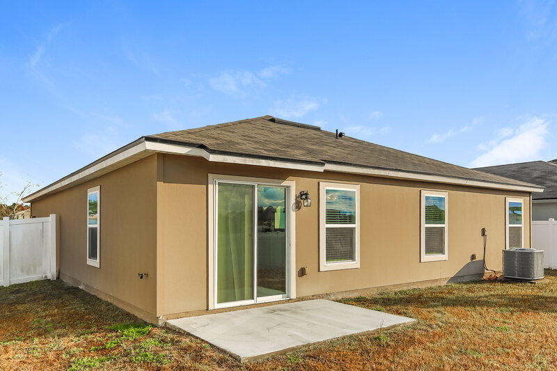 1,885/Mo, 2044 Pebble Point Dr Green Cove Springs, FL 32043 Rear View