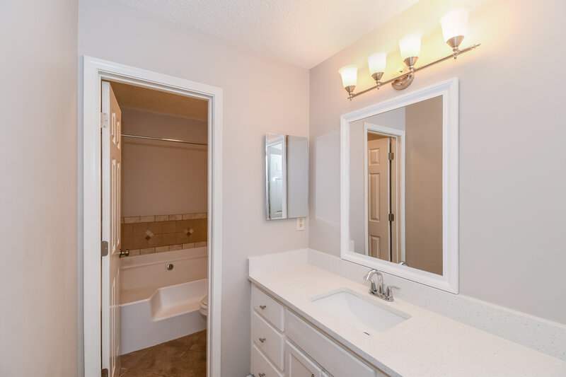 1,900/Mo, 1350 Pawnee St Orange Park, FL 32065 Main Bathroom View