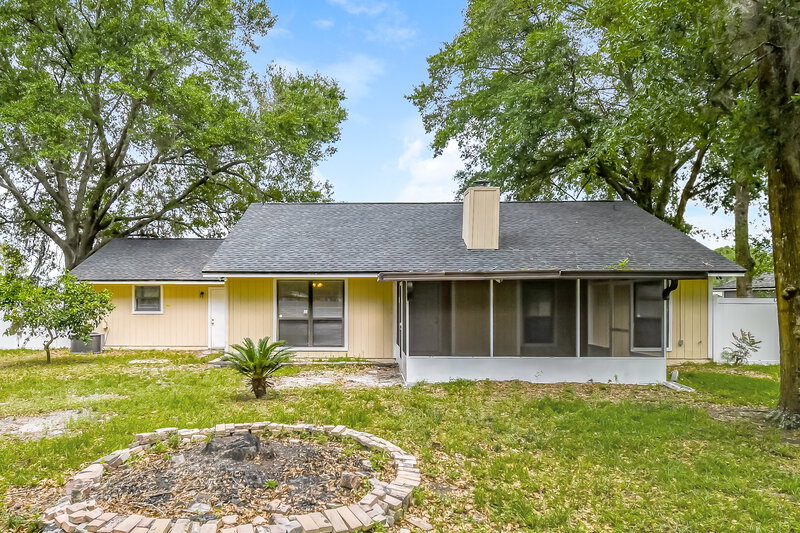 1,900/Mo, 1350 Pawnee St Orange Park, FL 32065 Rear View