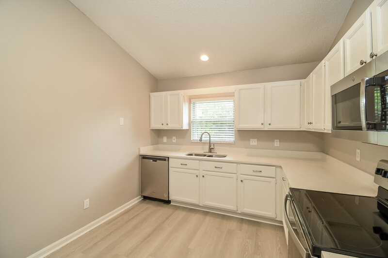 1,920/Mo, 2066 Tanager Dr Orange Park, FL 32073 Kitchen View