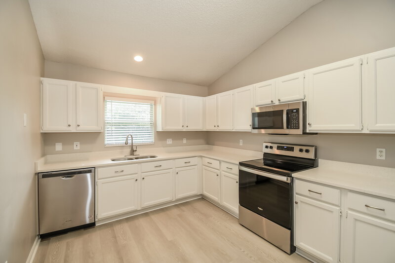 1,920/Mo, 2066 Tanager Dr Orange Park, FL 32073 Kitchen View 2
