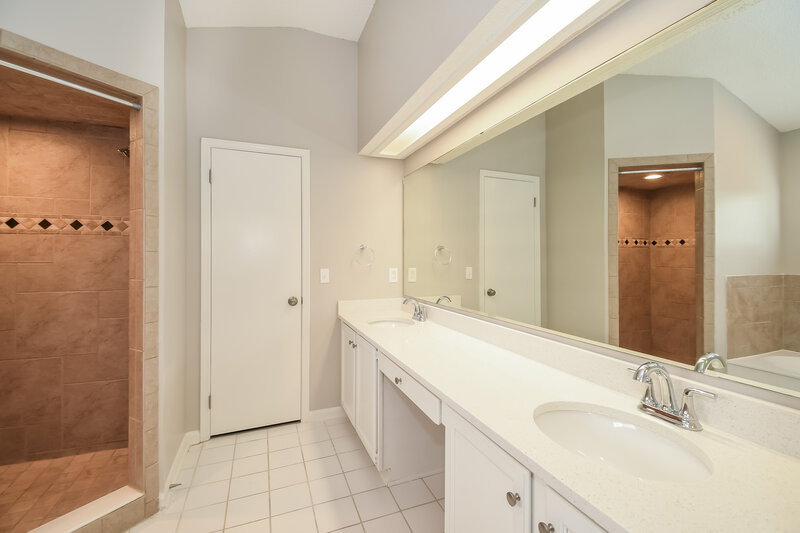 1,920/Mo, 2066 Tanager Dr Orange Park, FL 32073 Main Bathroom View