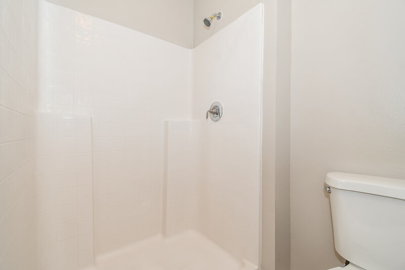 1,730/Mo, 3624 Alec Dr Middleburg, FL 32068 Main Bathroom View 2