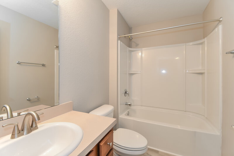 1,945/Mo, 2283 Pebble Point Dr Green Cove Springs, FL 32043 Bathroom View