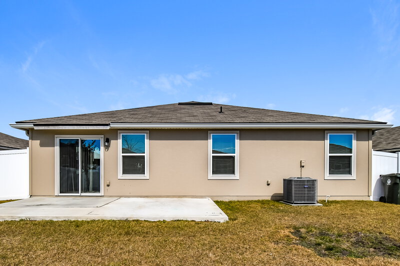 1,945/Mo, 2283 Pebble Point Dr Green Cove Springs, FL 32043 Rear View