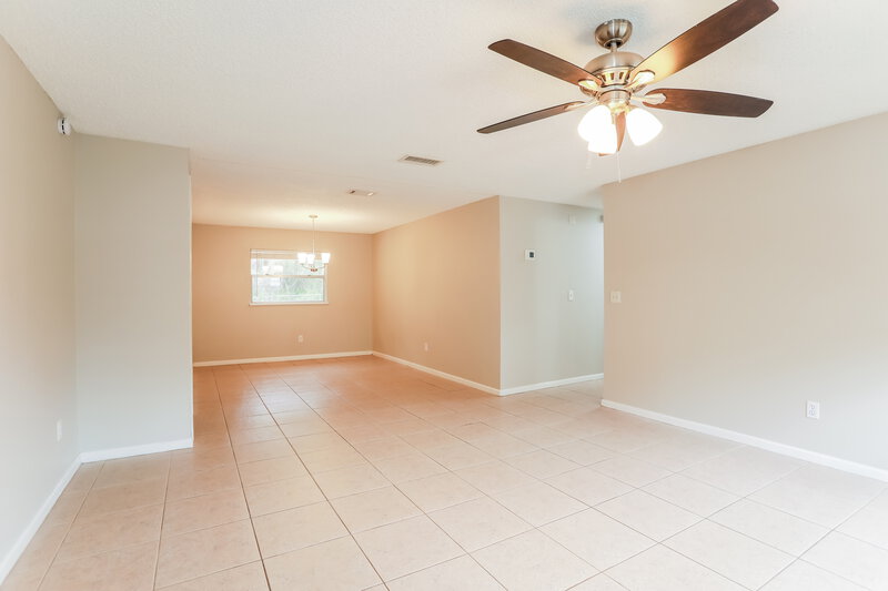 1,670/Mo, 10918 Key Coral Dr Jacksonville, FL 32218 Living Room View 2