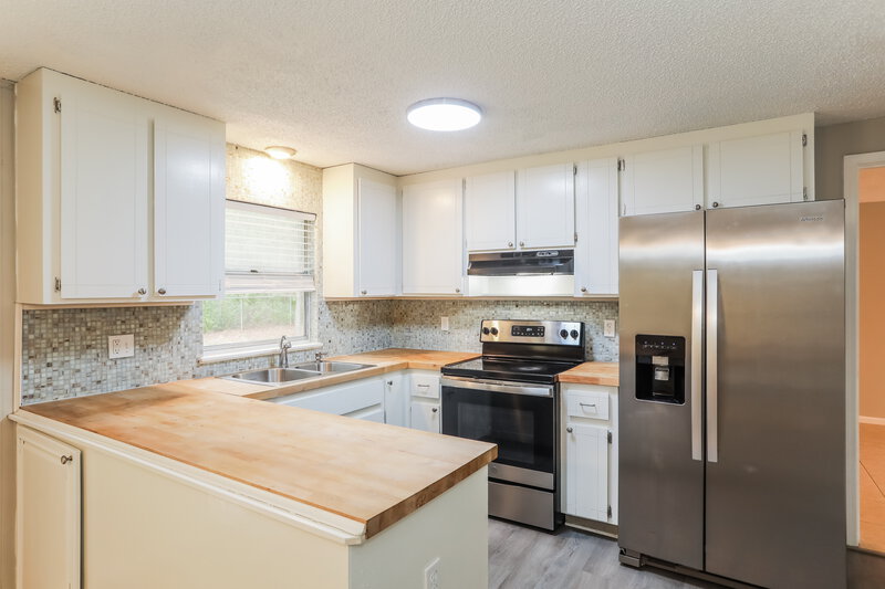 1,670/Mo, 10918 Key Coral Dr Jacksonville, FL 32218 Kitchen View