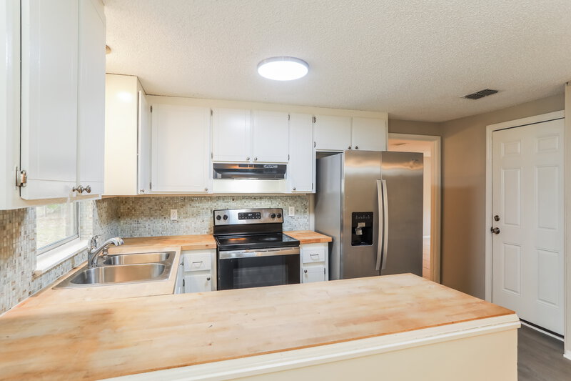 1,670/Mo, 10918 Key Coral Dr Jacksonville, FL 32218 Kitchen View 2