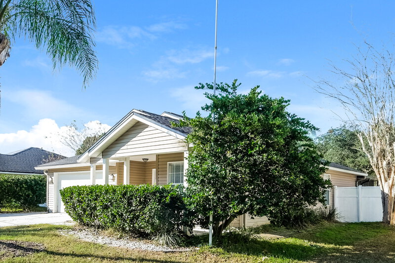 1,810/Mo, 13556 Ashford Wood Ct E Jacksonville, FL 32218 Front View