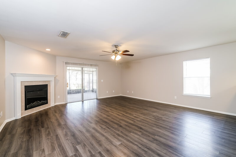 1,810/Mo, 13556 Ashford Wood Ct E Jacksonville, FL 32218 Living Room View
