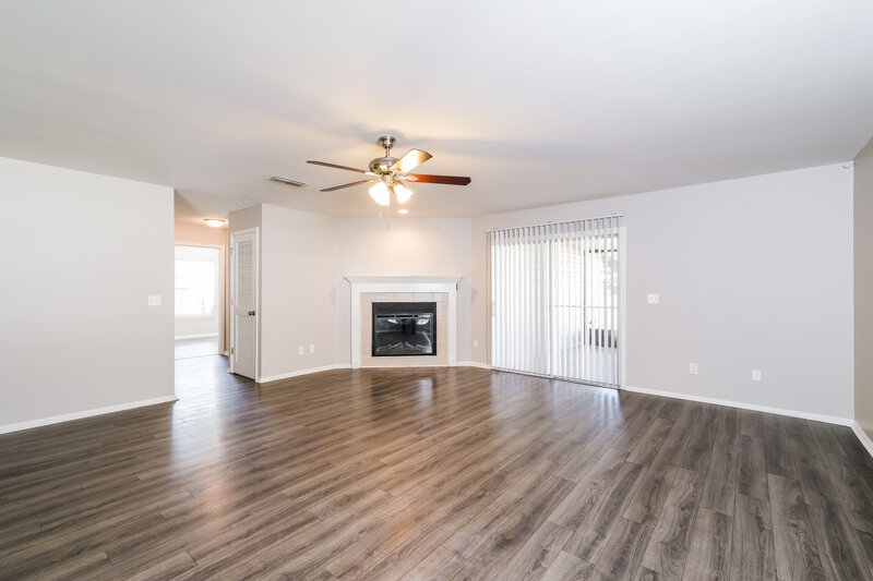 1,810/Mo, 13556 Ashford Wood Ct E Jacksonville, FL 32218 Living Room View 2
