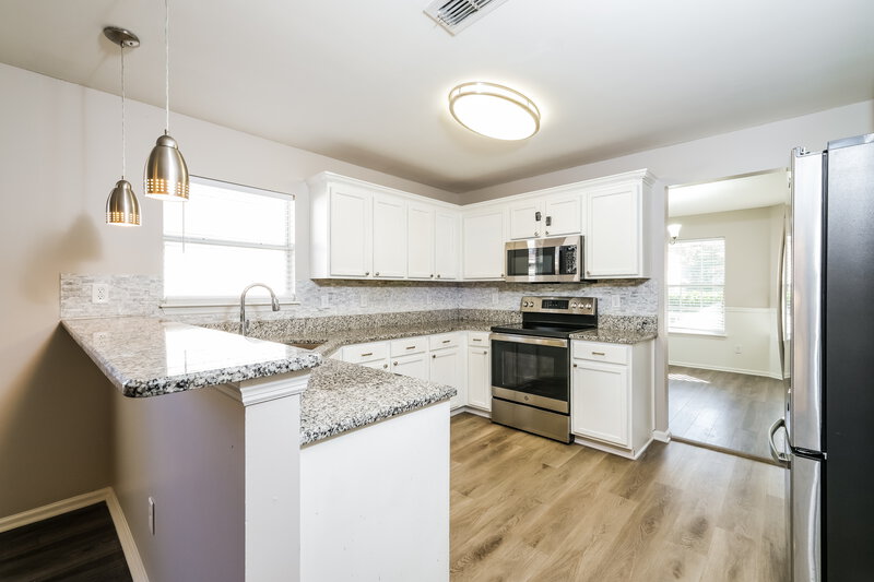 1,810/Mo, 13556 Ashford Wood Ct E Jacksonville, FL 32218 Kitchen View