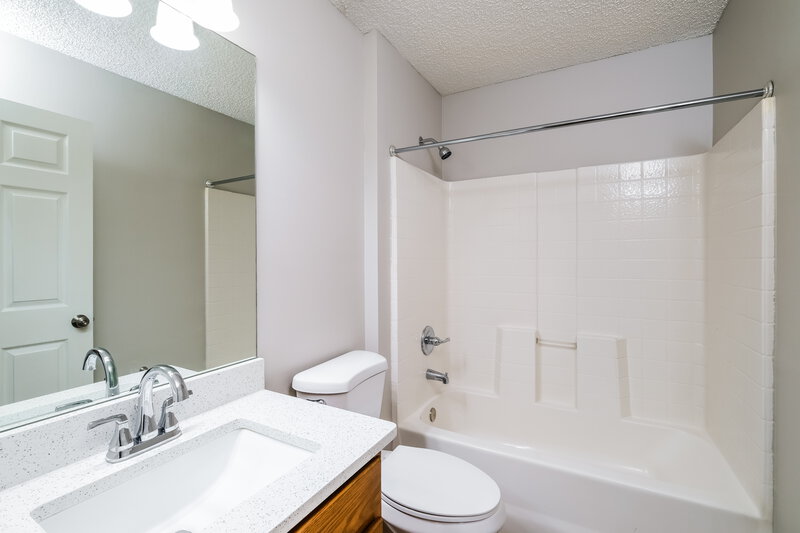1,810/Mo, 13556 Ashford Wood Ct E Jacksonville, FL 32218 Bathroom View