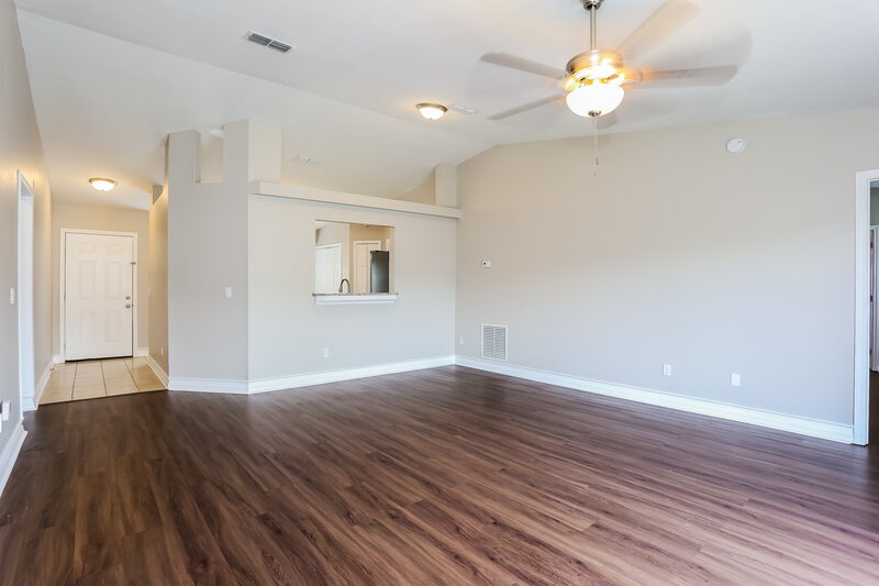 1,880/Mo, 8241 Dover Cliff Ct Jacksonville, FL 32244 Living Room View 3