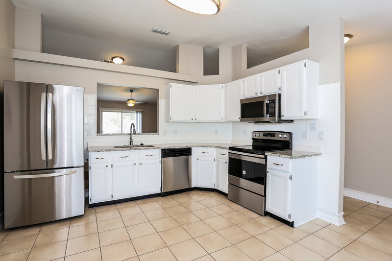 1,880/Mo, 8241 Dover Cliff Ct Jacksonville, FL 32244 Kitchen View