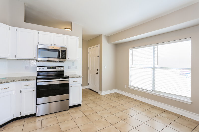 1,880/Mo, 8241 Dover Cliff Ct Jacksonville, FL 32244 Kitchen View 2