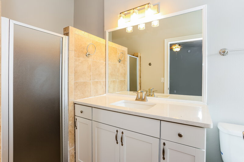 1,880/Mo, 8241 Dover Cliff Ct Jacksonville, FL 32244 Main Bathroom View