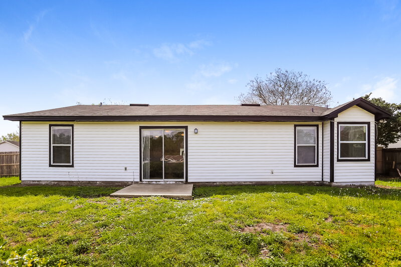 1,880/Mo, 8241 Dover Cliff Ct Jacksonville, FL 32244 Rear View