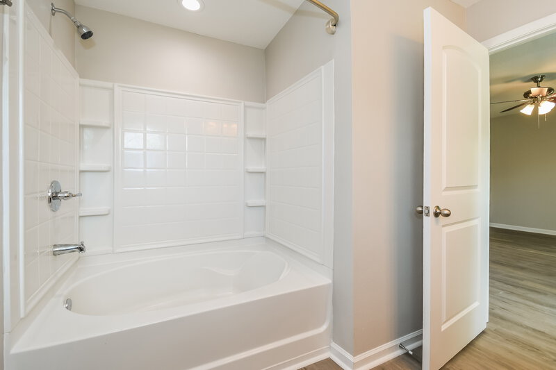 2,120/Mo, 12203 Glimmer Way Jacksonville, FL 32219 Main Bathroom View 2