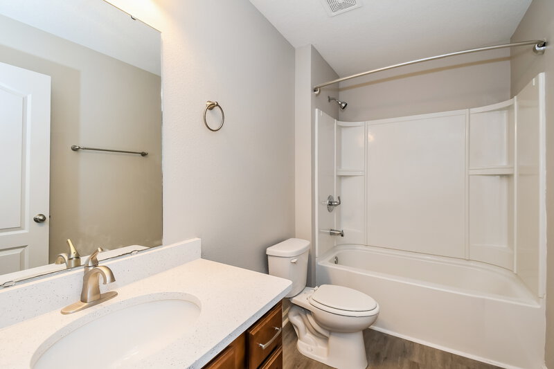 2,120/Mo, 12203 Glimmer Way Jacksonville, FL 32219 Bathroom View