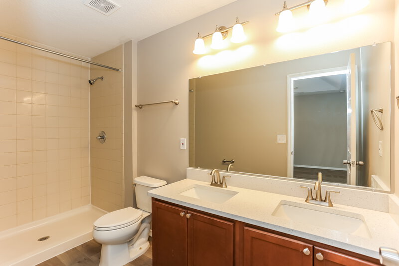 1,840/Mo, 3801 Ellaville Ct Jacksonville, FL 32218 Main Bathroom View