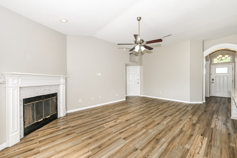 1,960/Mo, 8147 Pine Springs Ln Jacksonville, FL 32244 Living Room View