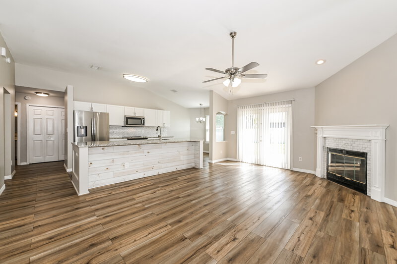 1,960/Mo, 8147 Pine Springs Ln Jacksonville, FL 32244 Living Room View 2