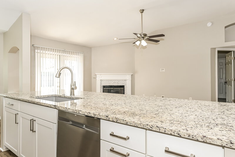 1,960/Mo, 8147 Pine Springs Ln Jacksonville, FL 32244 Kitchen View