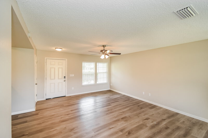 1,685/Mo, 7118 Newman Lake Ct Jacksonville, FL 32222 Living Room View