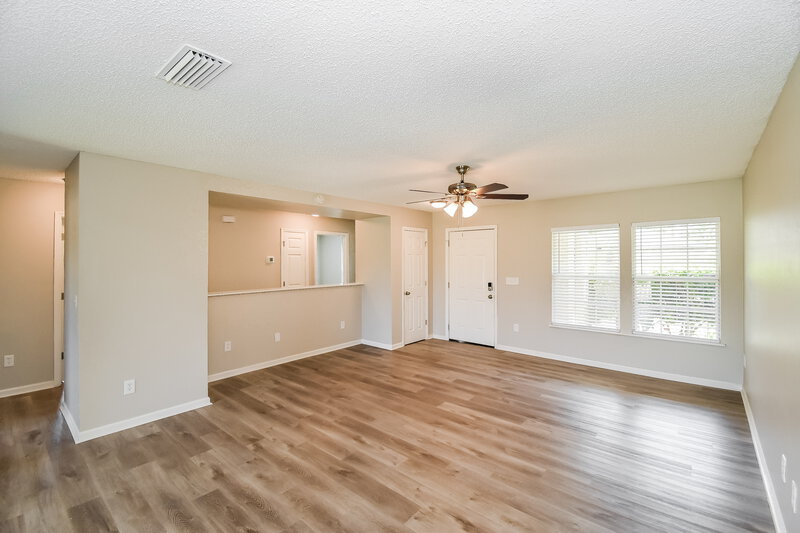 1,685/Mo, 7118 Newman Lake Ct Jacksonville, FL 32222 Living Room View 2