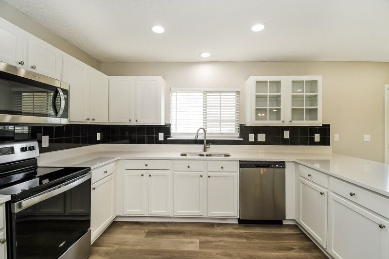 1,685/Mo, 7118 Newman Lake Ct Jacksonville, FL 32222 Kitchen View