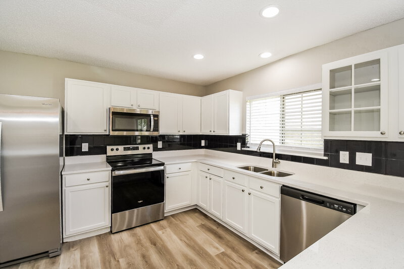 1,685/Mo, 7118 Newman Lake Ct Jacksonville, FL 32222 Kitchen View 2