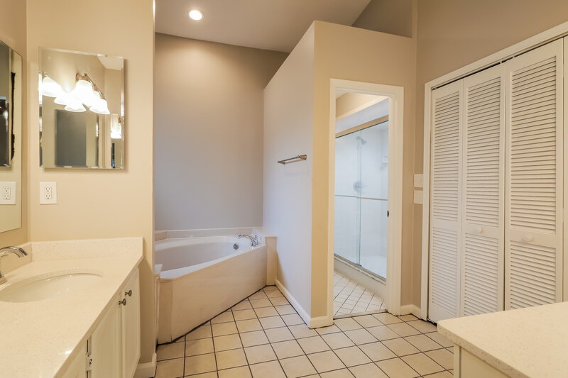 2,000/Mo, 4537 Trevi Dr Jacksonville, FL 32257 Main Bathroom View