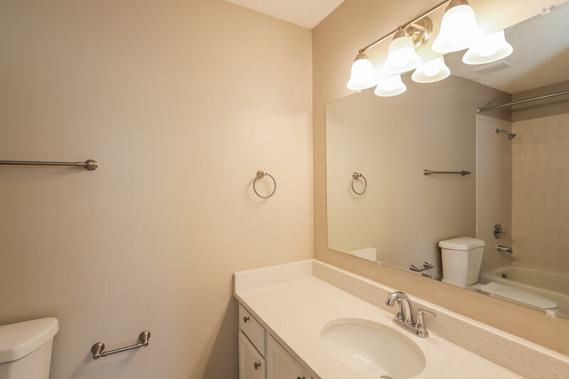 2,000/Mo, 4537 Trevi Dr Jacksonville, FL 32257 Bathroom View