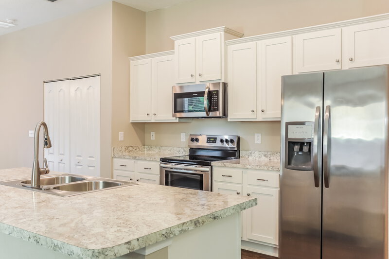 1,690/Mo, 2543 Bear Creek Way Green Cove Springs, FL 32043 Kitchen View
